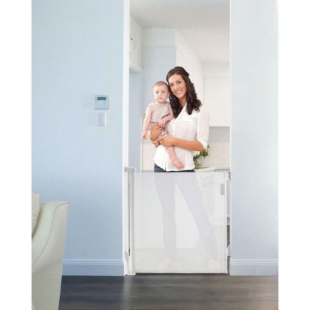 whitee retractable pet baby gate