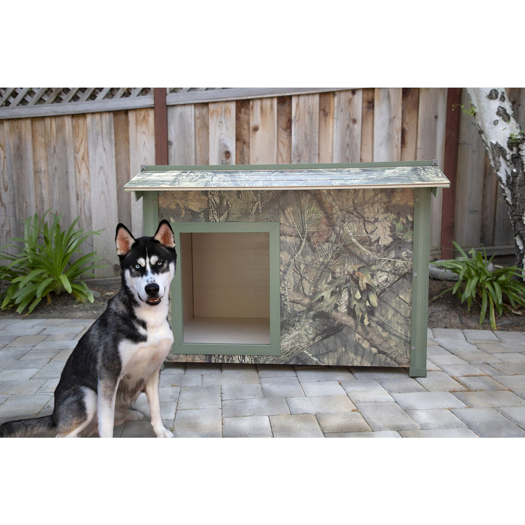 mossy oak dog house with husky dog